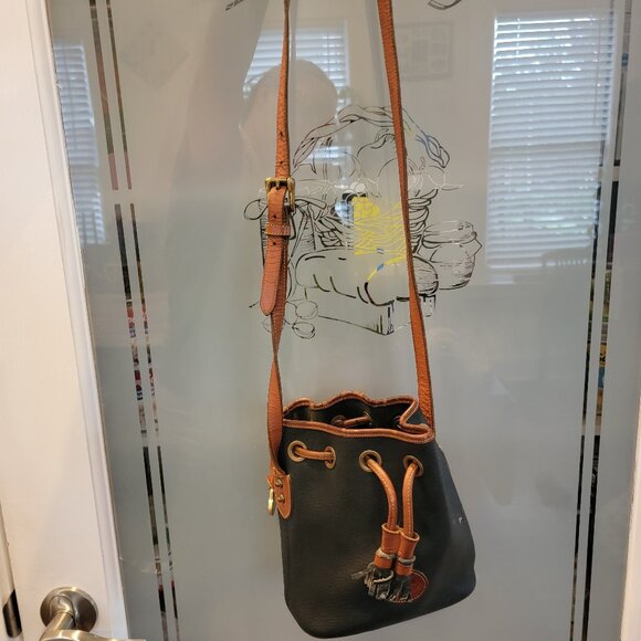 Vintage Mni Dooney & Bourke All-Weather Leather Drawstring Bucket Bag - Picture 6 of 16